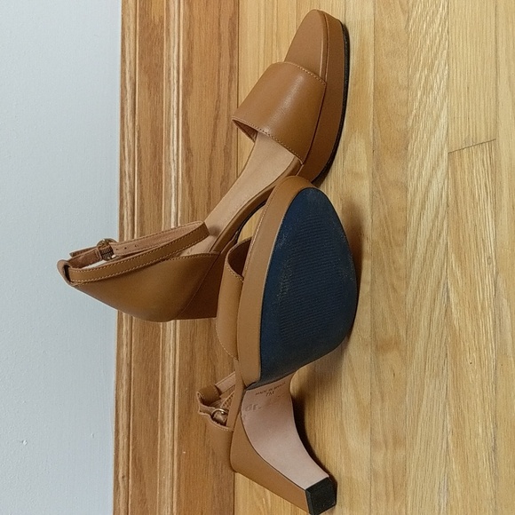 Dr. Liza Tan wedge sandals - Picture 2 of 4